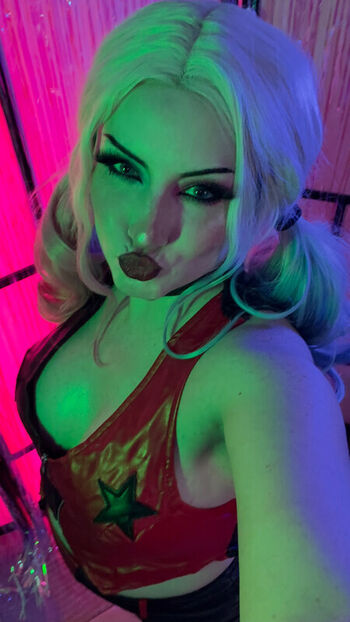 Ezy Summers Cosplay