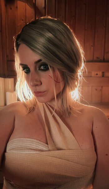 Ezy Summers Cosplay
