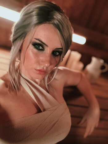 Ezy Summers Cosplay