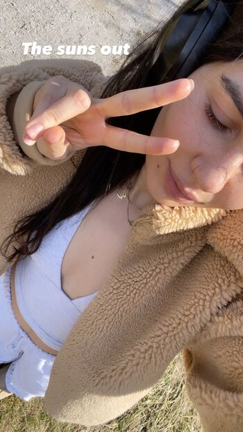 Full leaked Farohreacts private onlyfans photo