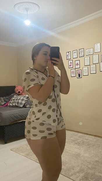 Full leaked Fatmaakonca private onlyfans photo