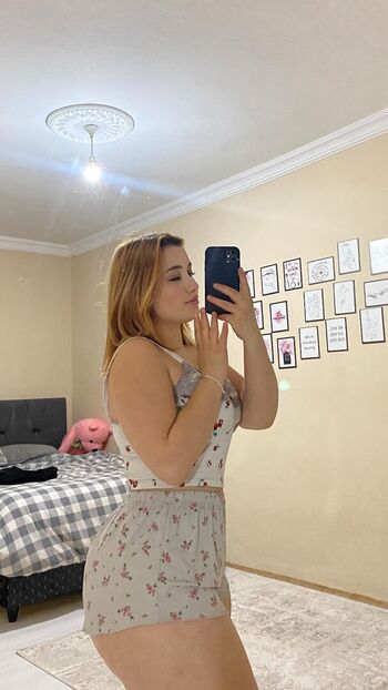 Full leaked Fatmaakonca private onlyfans photo