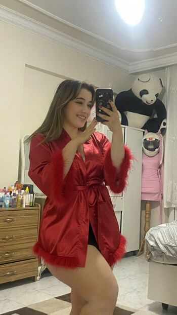 Full leaked Fatmaakonca private onlyfans photo