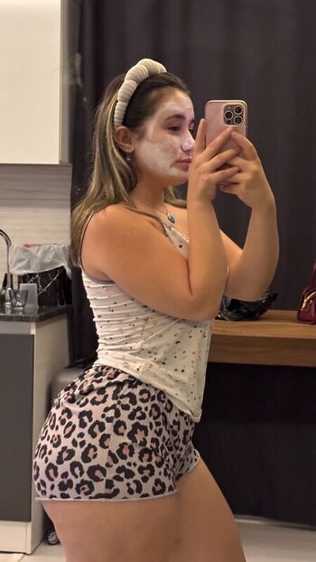 Full leaked Fatmaakonca private onlyfans photo