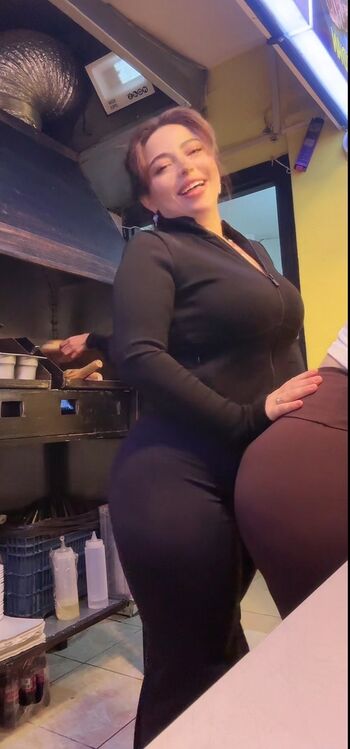 Full leaked Fatmaakonca private onlyfans photo