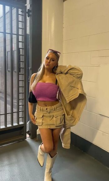 Full leaked Fayehanson private onlyfans photo