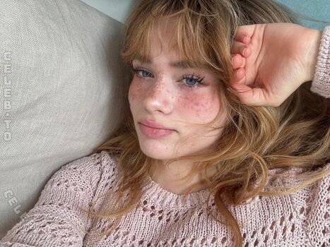 Full leaked Felinenyaa private onlyfans photo