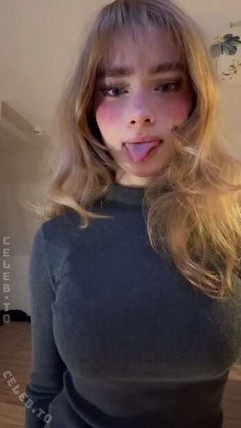 Full leaked Felinenyaa private onlyfans photo