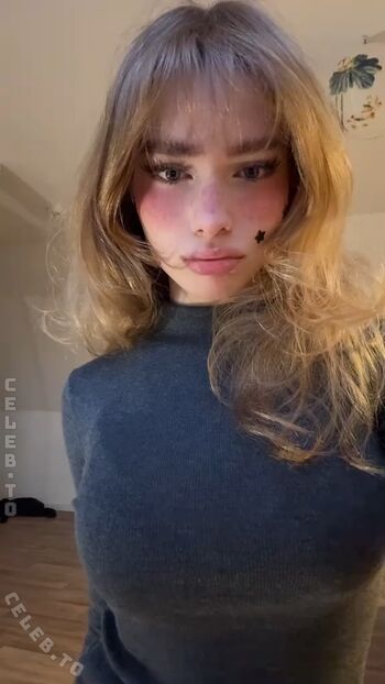 Full leaked Felinenyaa private onlyfans photo