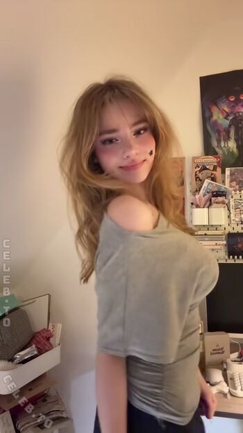 Full leaked Felinenyaa private onlyfans photo