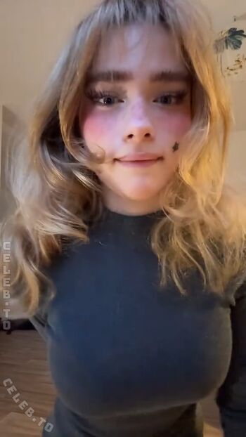 Full leaked Felinenyaa private onlyfans photo