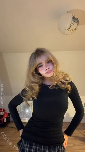 Full leaked Felinenyaa private onlyfans photo