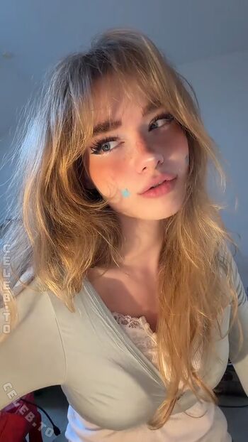 Full leaked Felinenyaa private onlyfans photo