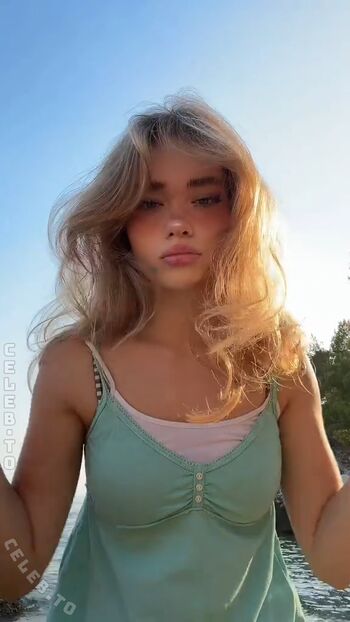 Full leaked Felinenyaa private onlyfans photo
