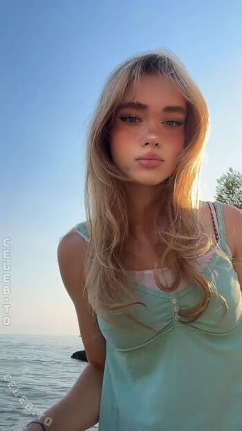 Full leaked Felinenyaa private onlyfans photo