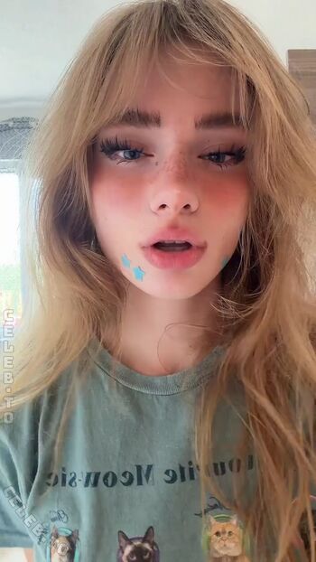 Full leaked Felinenyaa private onlyfans photo