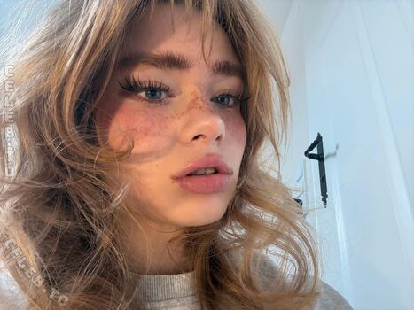 Full leaked Felinenyaa private onlyfans photo