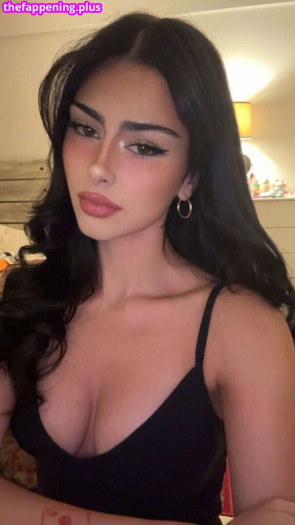 ffjolla / ffjolla  / ffjolla / Fjolla Arifi Fotografie OnlyFans Dezbrăcată #3