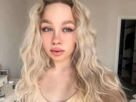 Full leaked Fifulivik private onlyfans photo