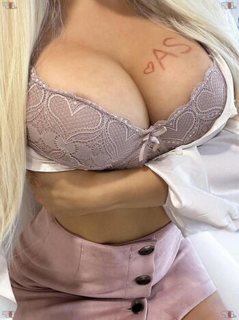 Full leaked Finnish girls page private onlyfans photo