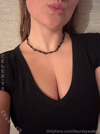 Full leaked Fleurskywalker private onlyfans photo