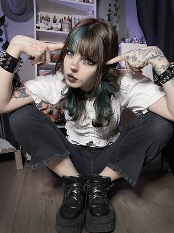 Full leaked Flutterow private onlyfans photo