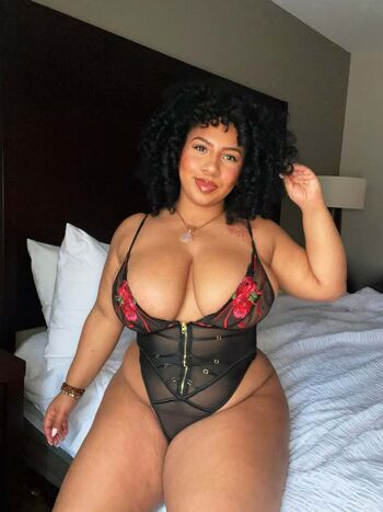 Full leaked Forevercurlybri private onlyfans photo