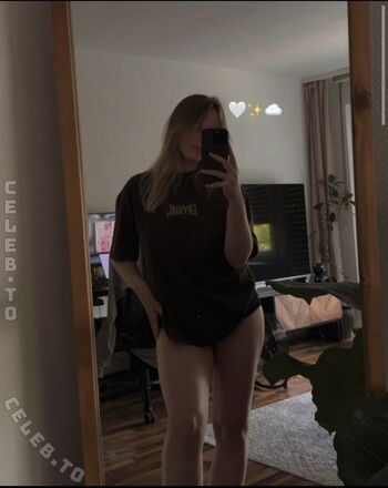 Full leaked Foxynxdes private onlyfans photo