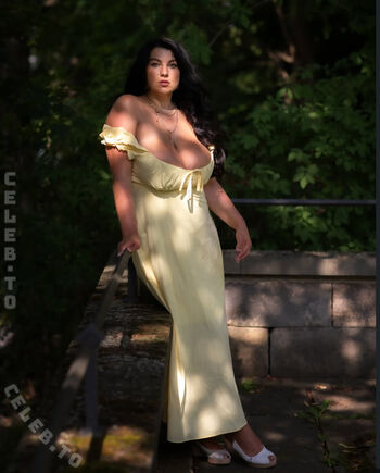 Full leaked Frautramvaiik private onlyfans photo