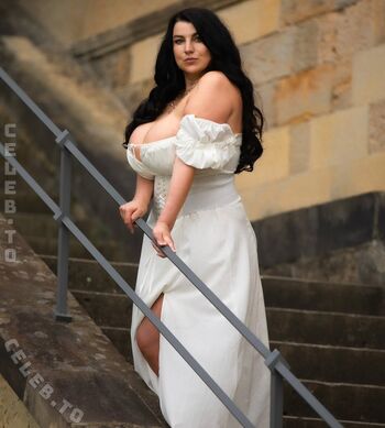 Full leaked Frautramvaiik private onlyfans photo