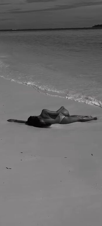Full leaked French celebrities only singer page private onlyfans photo