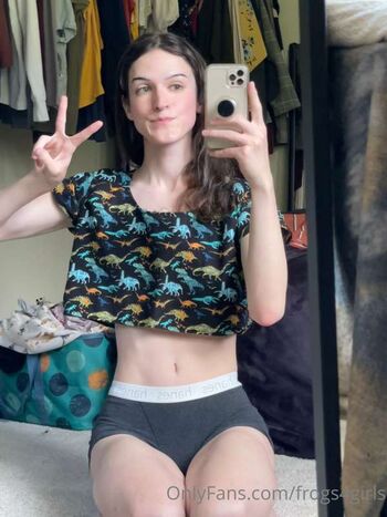 Full leaked Frogsgirls private onlyfans photo