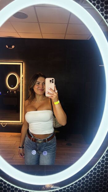Full leaked Fuckella private onlyfans photo