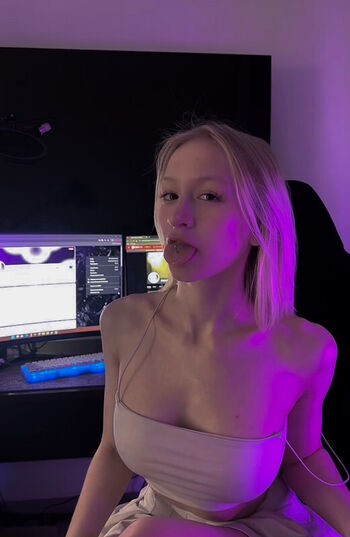 Full leaked Fumikofarhat private onlyfans photo