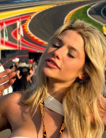Gabriela Dizzy Carbornar