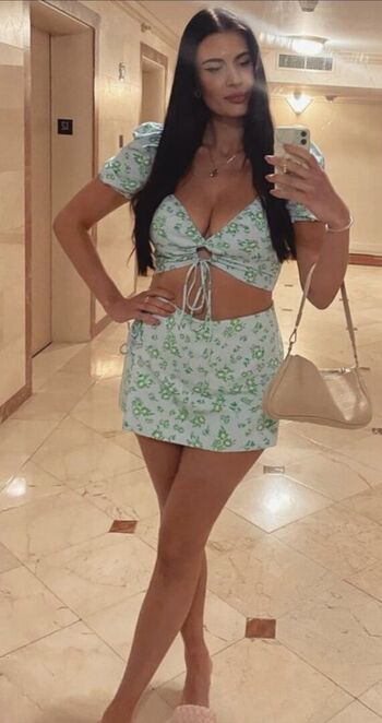 Full leaked Gigi dreams page private onlyfans photo