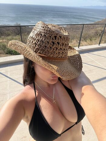 Full leaked Gilliantrz private onlyfans photo
