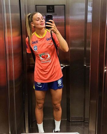 Giovana Queiroz Costa Garbelini