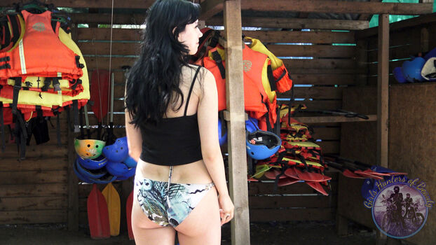 Girls Hunters Beauty