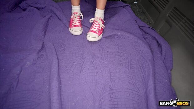 Full leaked Girls wearing sneakers in b private onlyfans photo