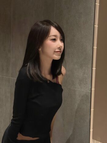 Full leaked Giselle aespa page private onlyfans photo