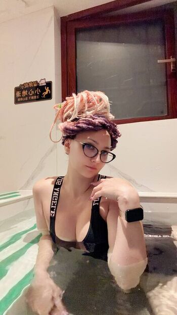 Full leaked Gliese private onlyfans photo