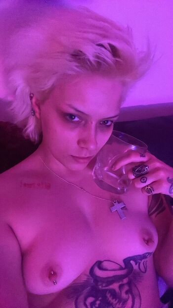 Full leaked Glitterqueen private onlyfans photo