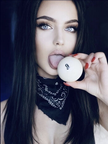 Full leaked Glorialove private onlyfans photo