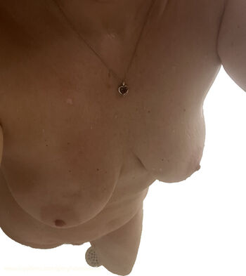 Gloryholehotwife