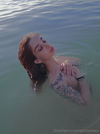 Full leaked Glossyfoxy private onlyfans photo