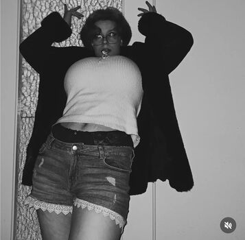 Full leaked Glossygirl private onlyfans photo