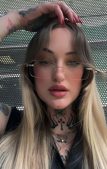 Full leaked Goth queen page private onlyfans photo