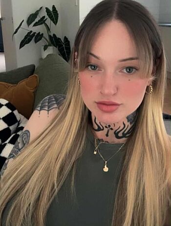 Full leaked Goth queen page private onlyfans photo