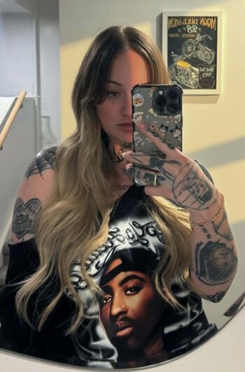 Full leaked Goth queen private onlyfans photo